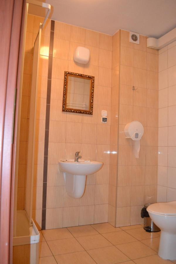 Hotel I Restauracja Jaskolka Alojzow Extérieur photo